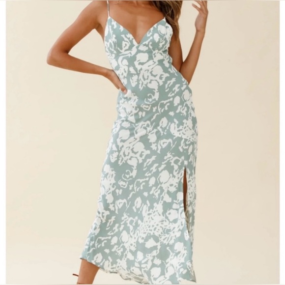 Selfie Leslie downtown cami strap front split midi dress stencil print sage XS - Picture 2 of 4